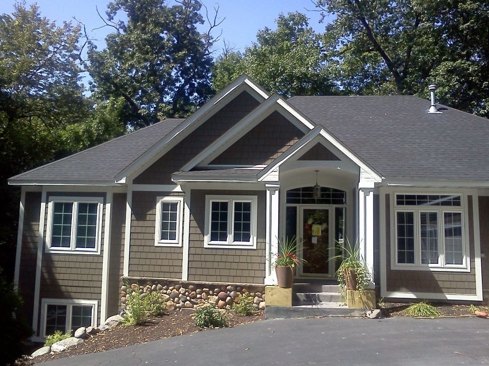 A house with new roofing and siding installed by Midwest Roofing Siding & Windows.