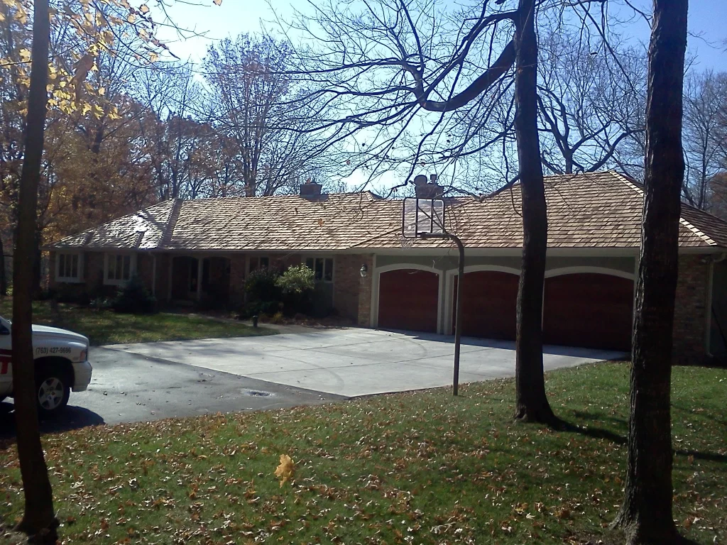 A home near Minneapolis, Minnesota with a new cedar shake roof installed by Midwest Roofing, Siding and Windows.